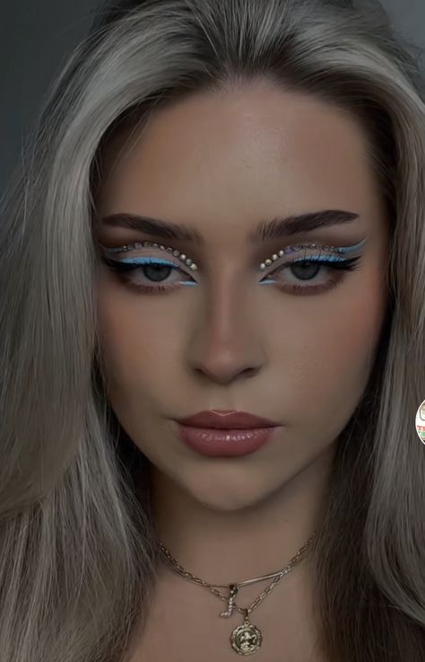 Colored Eyeliner Looks For Blue Eyes, Light Blue Eyeliner Makeup Looks, Makeup Ideas For Prom Light Blue Dress, Blue And White Makeup Ideas, Cinderella Blue Makeup, Simple Blue And Silver Makeup, Blue Eyeshadow White Eyeliner, Blue And White Eyeliner Looks, Blue Eye Makeup With Gems