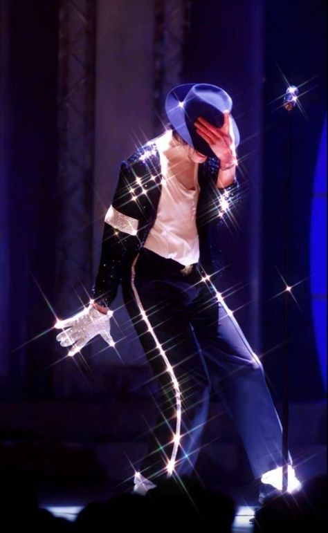 The king of pop👑 Michael Jackson 2001, Lalla Salma, Michael Jackson Dance, Michael Jackson Wallpaper, Michael Jackson Art, Billie Jean, Michael Jackson Pics, King Of Pop, Jackson Family