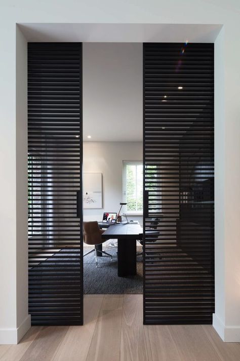 A modern sleek sliding door design for a home office. With black slatted doors to screen off from the rest of the home. #screenedslidingdoors #slattedslidingdoors #slidingdoorhomeoffice #slidingdoorforhomeoffice #slidingdoors #slidingdoorsinternal #slidingdoorsinterior #slidingdoordesignideas #slidingdoordesigninterior Sliding Door Design, Interior Design Per La Casa, Design Door, Sliding Doors Interior, Open Door, French Doors Interior, Design Del Prodotto, Cheap Decor, Home Office Design