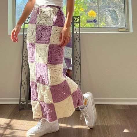 Square Up Crochet Skirt, Long Skirts Crochet, Granny Square Long Skirt, How To Knit A Skirt, Long Crochet Skirt Pattern, Long Granny Square Skirt, Crochet Granny Square Long Skirt, Long Skirt Crochet Pattern, Crochet Fall Skirt