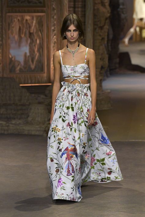 Dior 23, Dior Ss23, Dior Floral, Portfolio Theme, Dior Aesthetic, Miranda Priestly, Structured Dress, Glamour Uk, Guest Attire