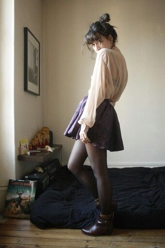 Skater skirt [Pinterest: @YelaGarcia] 2000s Hipster, Puffy Shirt, Shirt Combination, Hipster Aesthetic, Fashion Things, Hipster Fashion, Indie Fashion, American Apparel, Look Fashion