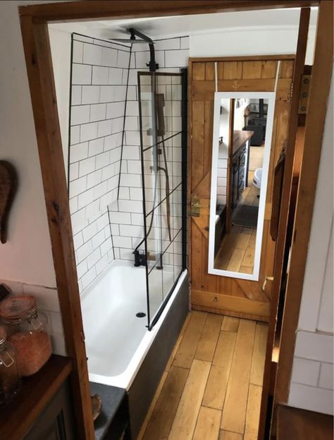 Houseboat Bathroom Ideas, Narrow Boat Bathroom, Narrowboat Bathroom Ideas, Boat Bathroom Ideas, Narrow Boat Interior Ideas, Narrowboat Bathroom, Boathouse Interior, Narrowboat Life, Boat Bathroom