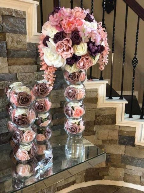 Wedding Centerpieces With Wine Glasses, Center Piece For Quinceañera, Dollar Store Centerpiece Ideas Wedding, Quince Center Piece Ideas, Dollar Store Wedding Centerpieces, Dollar Tree Table Centerpiece, Dollar Store Centerpieces, Dollar Store Centerpiece Ideas, Centerpieces With Wine Glasses