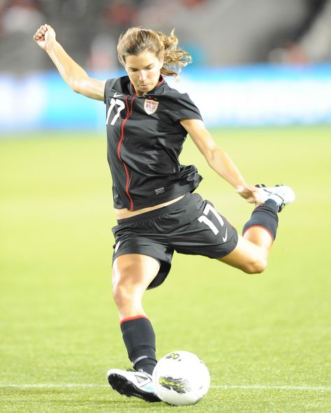 . Portland Thorns, Alex Morgan Soccer, Body Study, Soccer Photography, Tobin Heath, Football Players Images, Women's Soccer Team, Sports Clothes, Usa Girls