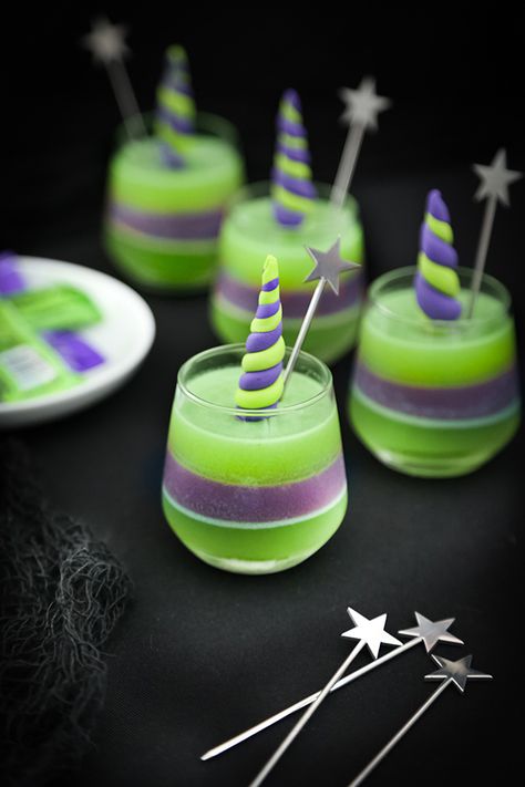 Party Jello Shots, Chocolate Cocktail Recipes, Blood Orange Sangria, Zombie Cocktail, Cocktail Pictures, Purple People Eater, Apple Cocktail, Chocolate Cocktails, Halloween Cocktail