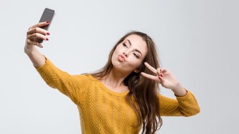 Hacks for better selfies Snapchat Images, Better Selfies, Stolen Identity, Selfie Tips, Taking Selfie, How To Shade, Perfect Selfie, Media Sosial, Instagram And Snapchat