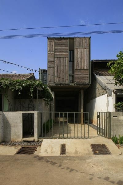 Houses Architecture, Estate House, Row Houses, Compact House, House Facade, Container Architecture, Narrow House, Timber Cladding, Steel House