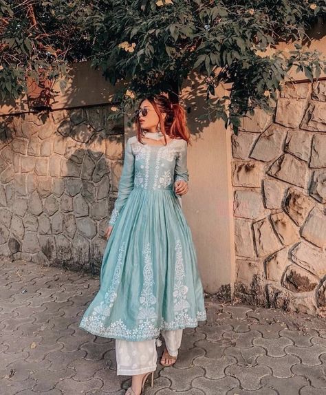 #pakistan #pakistanfashion #pakistanisuit #eid #eidoutfit #ramadan #pakistanidress #aesthetic #desi #pakistaniculture Gabriela Montez, Orang India, Sharara Designs, Pengantin India, Indian Kurti Designs, Anita Dongre, Harajuku Girls, Gaun Fashion, Casual Indian Fashion