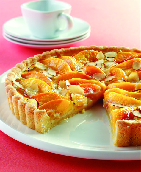 This delicate peach tart combines an almond-flavored crust with fresh peaches, cream and sliced almonds. Peach Custard, Peach Tart Recipes, Custard Tarts Recipe, Peach Tart, Tart Dessert, Peach Desserts, Custard Tart, Land O Lakes, Tart Recipe