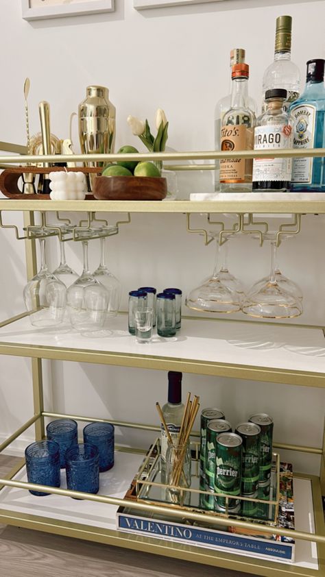 It’s best to choose colors that tie throughout your apartment when designing your bar cart. Tequila Bar Cart, Bar Cart Colorful, Bar Cart Styling Without Alcohol, Classy Bar Cart, Blue Bar Cart, Cute Bar Cart, Bar Cart Aesthetic, Aesthetic Bar Cart, Bar Cart Inspo