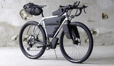 Adventure Bike Cycling, Bikepacking Bike, Bikepacking Gear, Cycling Inspiration, Bikepacking Bags, Bicycle Camping, Bike Packing, Touring Bicycles, Gravel Bikes