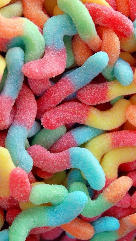 Sour Worms, Sour Gummy Worms, Gummy Worm, Food Aesthetics, Gummy Worms, Rainbow Candy, Food Babe, Food Wallpaper, Deilig Mat