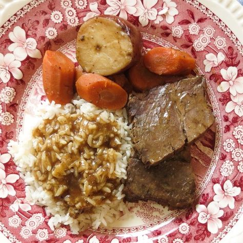 Roast Rice And Gravy, Classic Cajun Recipes, Okra Gumbo, Rice And Gravy, Making Rice, Ground Beef And Cabbage, Chicken Fricassee, Chicken Gumbo, Leftover Beef