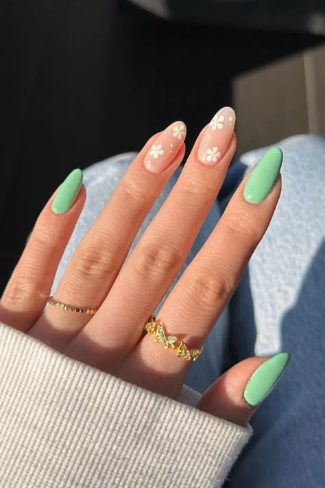 summer nails Mint Green Nails, April Nails, St Patricks Day Nails, Summery Nails, Nail Art Summer, Floral Nails, Nail Arts, Green Nails, Nails Art