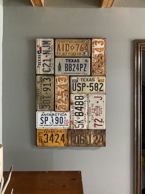 Cork Wall Art Ideas, Framed License Plate Wall Art, License Plate Wall Art, Licence Plate Decor, License Plate Wall Decor Bedroom, License Plate Display, Car Plates Decoration, Old License Plate Ideas Wall Art, License Plate Display Ideas