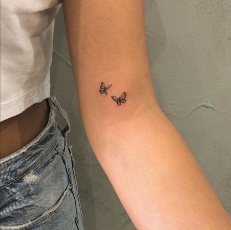 Wörter Tattoos, Hip Tattoos Women, Petite Tattoos, Bff Tattoos, Discreet Tattoos, Wrist Tattoo, Dainty Tattoos, 문신 디자인, Friend Tattoos