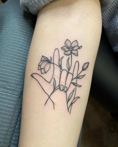 Asl Tattoo, Sign Language Tattoo, Love Yourself Tattoo, Tattoo Signs, Art Traditional, Tattoo Project, Statement Art, Feminine Tattoos, Ankle Tattoo