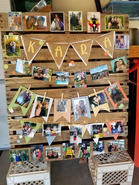 Senior Board Pallet, Graduation Party Pallet Display, Graduation Party Photo Ideas, Graduation Party Photo Display, Party Photo Display, Graduation Picture Display, Graduation Picture Boards, Graduation Photo Boards, Graduation Party Picture Display