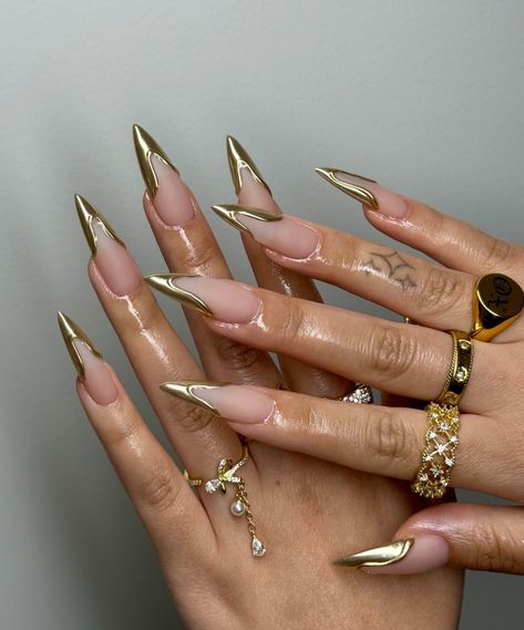 Almond Gold Nails, Neon Tips, Gold Stiletto Nails, Gold Chrome Nails, Sharp Nails, Acrylic Nail Set, Fancy Nails Designs, Stiletto Nails Designs, Blush Nails