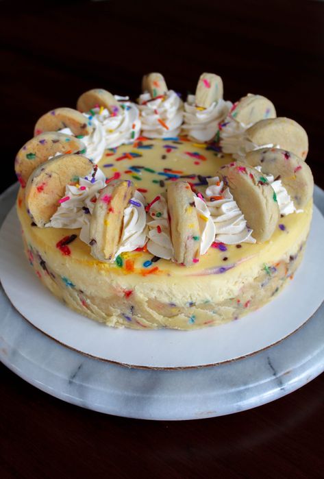 White Chocolate Cheesecake Recipes, Cookie Crust Recipe, Birthday Cake Cheesecake, Sugar Cookie Cheesecake, Easter Cheesecake, Cookies Fall, Cookie Cheesecake, Awesome Desserts, Funfetti Cookies