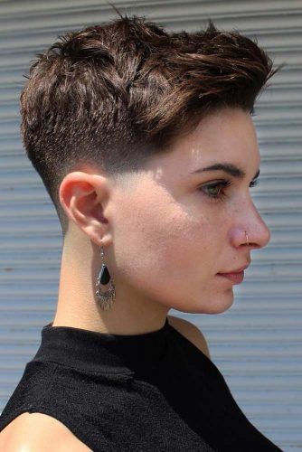 Barber Basics: Taper Haircut for Women ★ See more: http://lovehairstyles.com/taper-haircut-women/ Tapered Haircut For Women, Fade Haircut Women, Taper Haircut, Tomboy Haircut, Tapered Hair, Taper Fade Haircut, Tapered Haircut, Super Short Hair, Haircut Styles