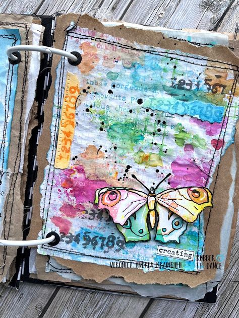 Junk Journal Butterflies, Butterfly Junk Journal, Mixed Media Journal Pages, Travel Junk Journal Ideas, Junk Journal Ideas Inspiration, Artsy Journal, Diy Journaling, Art Journal Backgrounds, Journal Therapy