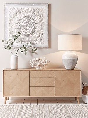 Decoration Buffet, Deco Buffet, Sideboard Decor, Sideboards Living Room, Oak Sideboard, Decor Pillows, Hus Inspiration, Selling Furniture, Sideboard Furniture