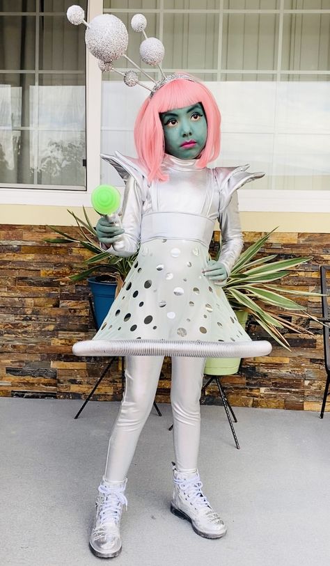 1960s inspired space girl costume and headband. Handmade by me ✨👽✨ Creative Space Costume, Group Space Costume Ideas, Space Dog Costume, Space Dance Costume, Mod Alien Costume, Pink Astronaut Costume, Vintage Space Costume, Mars Costume Planet, Alien Space Costume