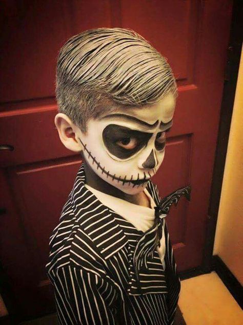 Nathan wants to be Jack Skellington this year … More Horror Smink, Unique Kids Halloween Costume, Funny Halloween Costumes For Kids, Jack Skellington Halloween Costume, Halloween Costumes Pictures, Halloweenský Makeup, Uhyggelig Halloween, Kostuum Halloween