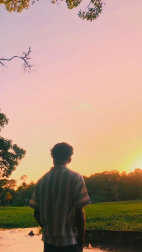 sunset love Filmmaking Inspiration, Boy Blurred Pic, Best Poses For Photography, Cinema Photography, Feeling Pictures, Aesthetic Videos For Edits, Videos For Edits, Editing Tricks, Dark Nature Aesthetic