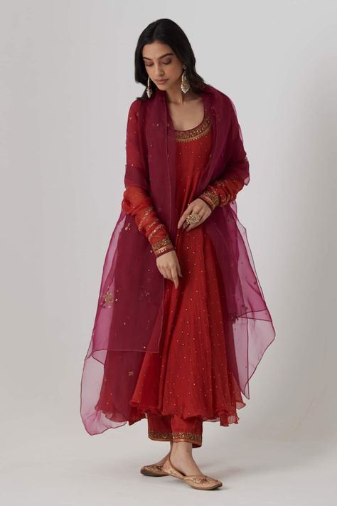 Buy Green Chinnon Chiffon And Dupion Silk Embroidery Notched Kurta Set For Women by Akriti by Ritika Online at Aza Fashions. Embroidery Zardozi, Red Anarkali, Red Kurta, Anarkali Dress Pattern, Kurta Set For Women, Traditional Indian Dress, Casual Indian Fashion, Desi Fashion Casual, Fancy Dresses Long