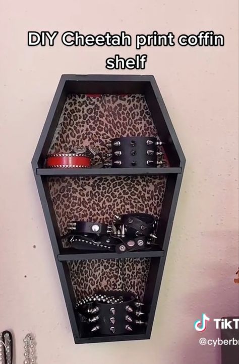 Coffin Shape Shelf, Goth Jewelry Box Diy, Diy Room Decor Goth, Diy Home Decor Goth, Diy Punk Decor, Diy Goth Room Decor, Goth Room Diy, Goth Cheetah Print, Horror Bookshelf