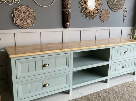 Tv Stand Repurpose Ideas, Refurbished Tv Unit, Tv Rack Ideas, Upcycled Tv Cabinet, Tv Unit Makeover, Tile Furniture Diy, Living Room Decor Classic, Refurbished Furniture Diy, Diy Sideboard