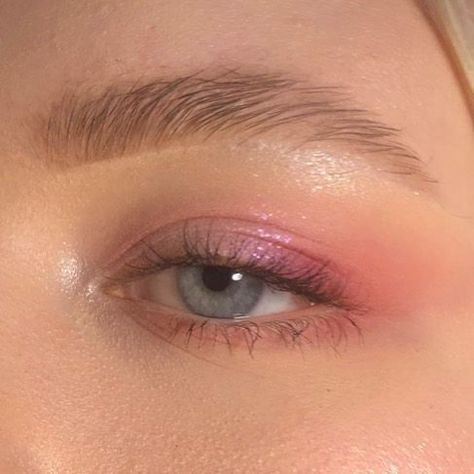 Modern Eyeshadow Looks, Soft Makeup Aesthetic, Quince Makeup, Rosy Makeup, Shower Makeup, Elain Archeron, Preppy Makeup, Prom Eye Makeup, Soft Makeup Looks