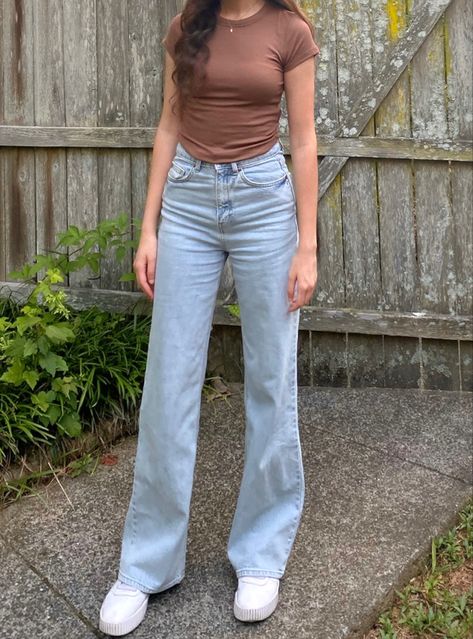 Jeans And Fitted T Shirt Outfit, Jeans And T Shirt Outfit Aesthetic, Long Legs Outfit Jeans, Dark Purple T Shirt Outfit, Blue Jeans And Tshirt Outfit, Brown Wide Leg Jeans Outfit Aesthetic, Modest Summer Jeans Outfit, Wide Leg Blue Jeans Outfit Summer, Brown T Shirt Outfit Aesthetic