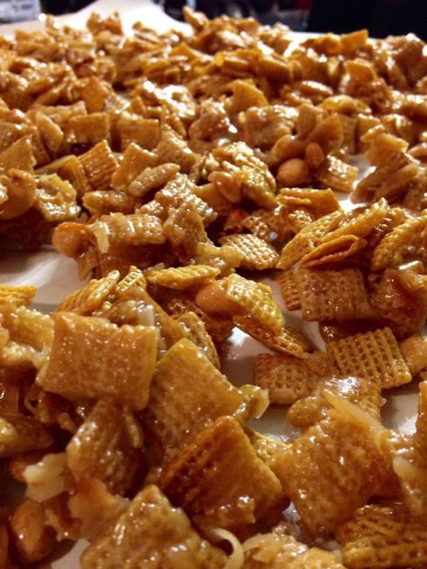 Merry Christmas to You From Me! | Harleys and Heels Carmel Chex Mix Recipe, Caramel Chex Mix, Caramel Chex, Chex Mix Recipes Sweet, Chex Recipes, Sweet Chex, Cereal Snacks, Chex Mix Recipes, Cereal Treats