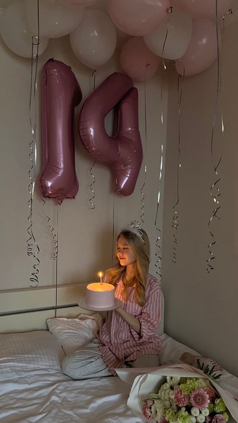 17 Doğum Günü, 14th Birthday Party Ideas, Cute Birthday Pictures, Cute Birthday Ideas, Pola Kartu, 사진 촬영 포즈, Bday Girl, Birthday Planning, 14th Birthday