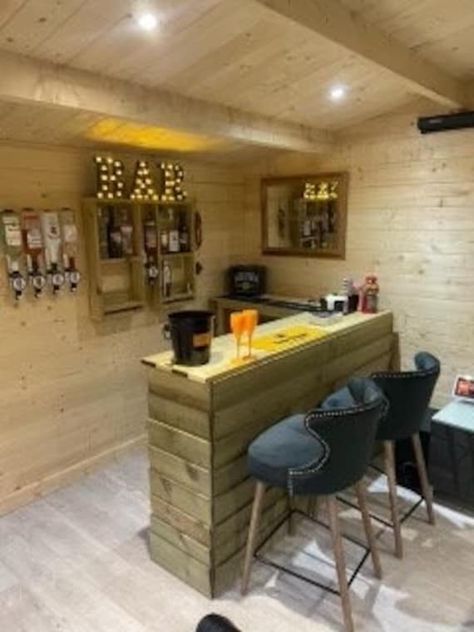 This L Shape bar is the perfect solution for an indoor bar or even an outdoor bar! Using treated, sawn wood, this bar would look perfect in your ManCave or if you have that space in your garden that you want to turn in to a talking point with your friends.  ⭐️ This bar will be despatched quicker when purchasing direct from our website ⭐️ 🔨 We are based in South Devon and we also offer FREE UK DELIVERY on our flat packed bars. You will receive high quality, sawn treated timber which will last fo Bar Ideas For Garden Room, Small Back Bar Design, Garden Room Bar Ideas, Small Shed Bar Ideas, Garage Bar Ideas Man Caves, Summer House Bar Ideas, Garden Room Bar, Chill Out Space, Shed Bar Ideas