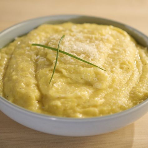 Easy Grits, Emeril Lagasse Recipes, Parmesan Polenta, Polenta Recipes, Creamy Polenta, Emeril Lagasse, Homemade Cake, Cereal Recipes, Cooking Class