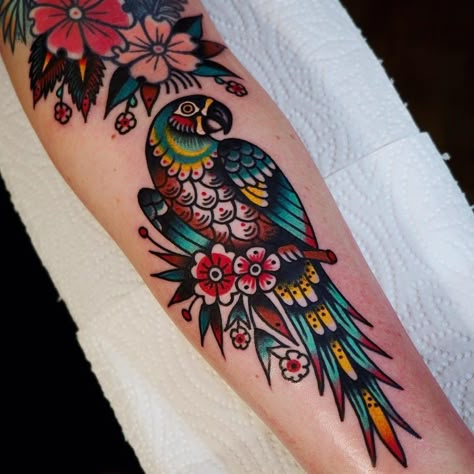 Parrot Tattoo, Tato Tradisional, Neo Tattoo, Traditional Style Tattoo, Kunst Tattoos, Traditional Tattoo Sleeve, Tattoos Geometric, Tatuaje A Color, Traditional Tattoo Design