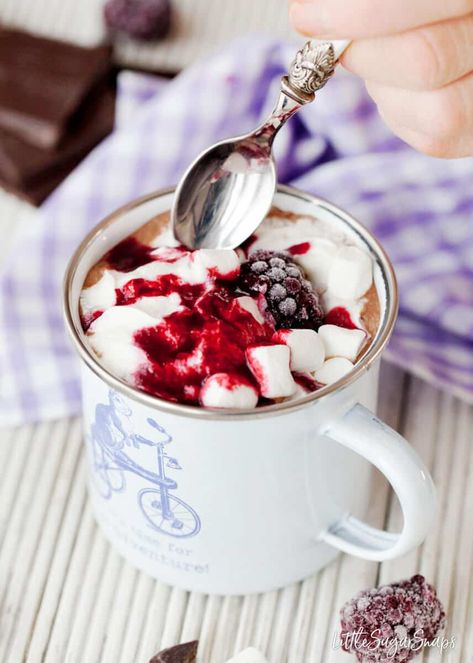 Blackberry Hot Chocolate #blackberryhotchocolate #berryhotchocolate #homemadehotchocolate Gourmet Hot Chocolate Recipe, Hot Chocolate Recipe Homemade, Gourmet Hot Chocolate, Hot Drinks Recipes, Homemade Hot Chocolate, Milk Shakes, Chocolate Caliente, Winter Drinks, Hot Chocolate Recipes