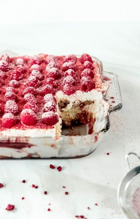 raspberry tiramisu Raspberry Tiramisu, Icebox Desserts, Freeze Dried Raspberries, Dried Raspberries, Make Ahead Desserts, Tiramisu Recipe, Gourmet Desserts, Beautiful Desserts, Köstliche Desserts