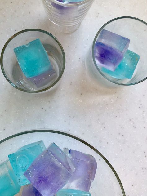 Acotar Party Food, Glitter Ice Cubes, Acotar Party, Galactic Party, Colored Ice Cubes, Star Ice Cubes, Bomb Drinks, Magical Birthday Party, Edible Cocktails