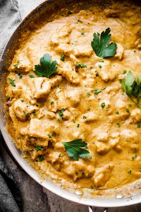 Yogurt Chicken Curry, Shahi Korma Recipe, Creamy Onion Sauce, Korma Sauce, Creamy Chicken Curry, Indian Chicken Dishes, Chicken Korma Recipe, Korma Recipe, Indian Chicken Recipes