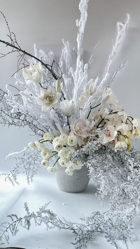 White winter bouquet Winter Wonderland Flowers, White Winter Bouquet, Bouquet With Ranunculus, Lilies Bouquet, Wonderland Flowers, Xmas Flowers, Winter Floral Arrangements, Winter Bouquet, How To Make Christmas Tree