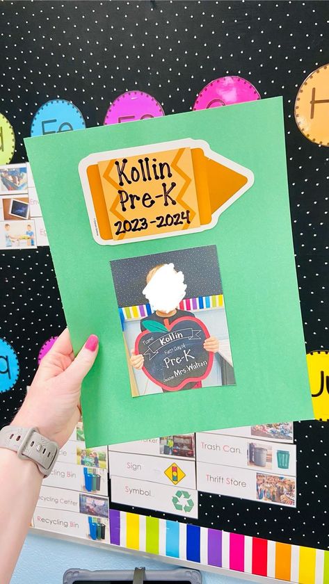 Kinder Charm | Kindergarten memory books 🌈 I shared all about these in my highlight called memory books! Go check it out if you are wanting to create one … | Instagram Daycare Memory Book, Preschool Memory Book Ideas, Kindergarten Memory Book, Preschool Memory Book, Memory Book Kindergarten, Crafts Simple, Kindergarten Books, Memory Books, Teacher Gift