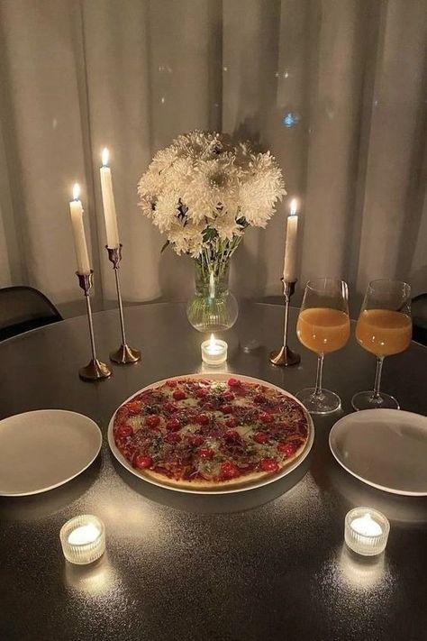 🍕 PizzA Candles Drinks Flowers and a new promotion? Valentines Dinner Set Up For Two, Romantic Anniversary Ideas At Home, Candle Light Dinner At Home, Romantic Dinner Table Setting, Candle Light Dinner Ideas, Candle Night Dinner, Romantic Home Dates, Romantic Dinner Tables, Romantic Dinner Setting