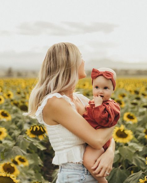 I was in New Zealand when this Sunflower field came into bloom. Here’s the thing about Sunnies and photography, their timing can be hard to predict, and only remain blooming for a week or two. And thus very last minute to need to book. Luckily, I have a beautiful, talented team of photographers who share my style of shooting, my values and I utterly trust, to take some sessions for me. So Liv shot this afternoon of mini sessions for me whilst I was away, and didn’t she do a gorgeous job... Sunflower Pics, Sunflower Mini Session, Sunflower Photo, Sunflower Pictures, Sunflower Field, My Values, Sunflower Fields, Mini Photo, Mini Session