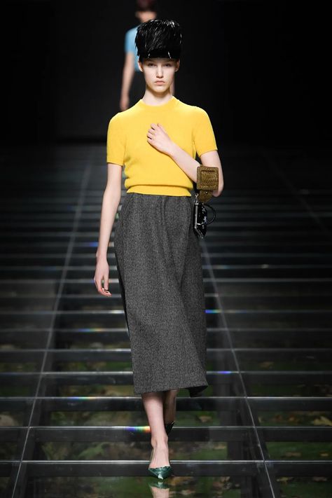 Prada Fall 2024 Ready-to-Wear Runway, Fashion Show & Collection Review [PHOTOS] Prada Runway, Show Collection, Winter Mode, Fall Wear, Raf Simons, 가을 패션, Fashion Show Collection, Fall 2024, How To Look Classy